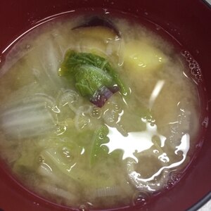 ほっこり♪暖まるスープ♪白菜とさつまいものお味噌汁